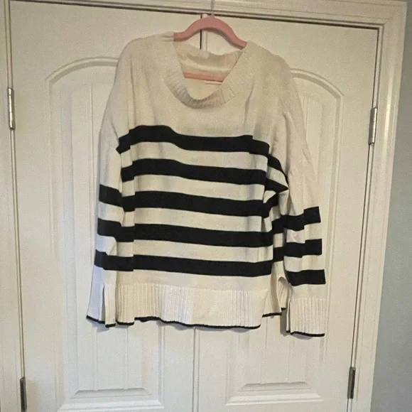 Striped Black and White Women's Sweater 1X - Picture 3 of 5